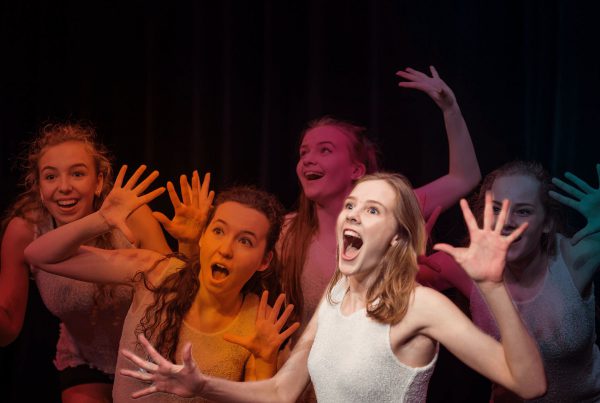 Wil jij op muziekles, dansles, theaterles of een beeldende cursus volgen? Kom kennis maken met het KunstenHuis!