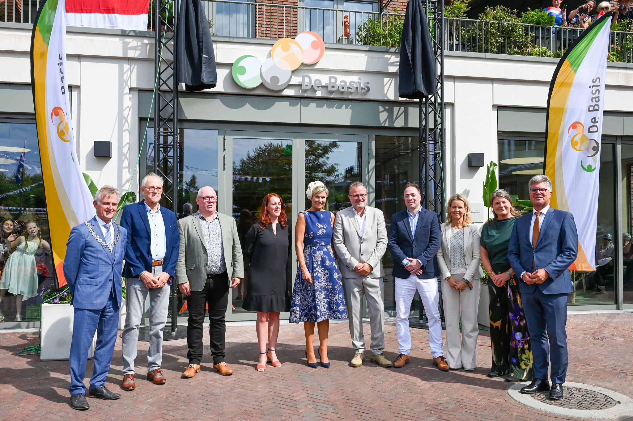 Opening Sociaal-Cultureel Centrum De Basis: een oranje festijn aan het Den Berghplein