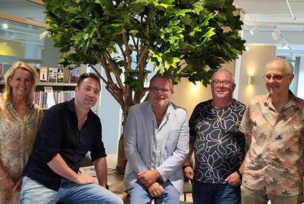 Partners van sociaal-cultureel centrum De Basis (vlnr): Cecile Versteegh (Stichting Balans), Twan Beckers (Stichting Welzijn Ouderen Soest (SWOS)), Jan Brands-Leever (KunstenHuis Idea), Toon van Mil en Paul Klein (Stichting De Linde)