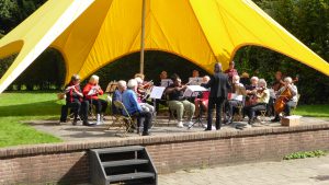 Het KlinkerKamerOrkest treedt op in het Slottuintheater in Zeist op 15 september 2024.