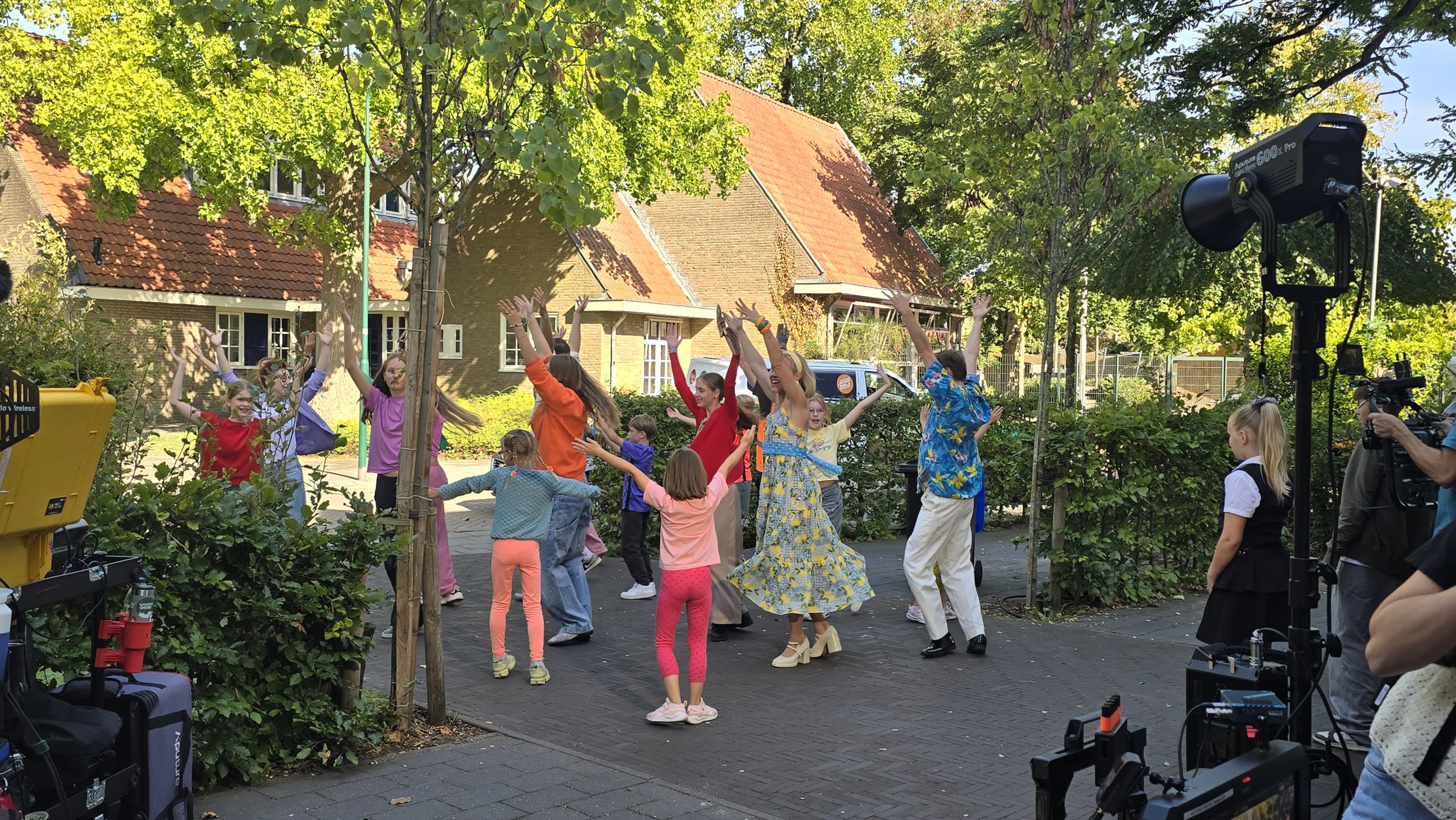 Dansers van Dansschool EDC doen mee in NPO Zapp Welkom Thuis